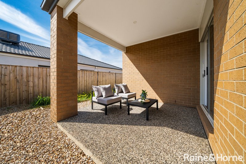 Photo - 14 Gilfillan Circuit, Thornhill Park VIC 3335 - Image 17