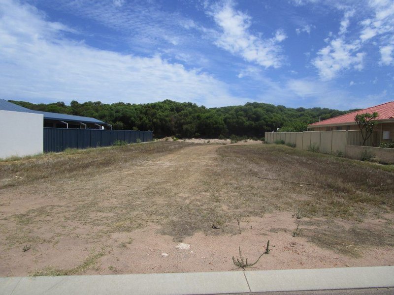 Photo - 14 Gillam Drive, Dongara WA 6525 - Image 2