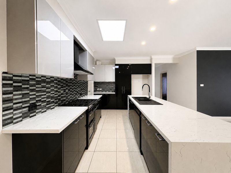 Photo - 14 Ginninderry Grange, Mernda VIC 3754 - Image 4