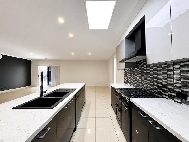 Photo - 14 Ginninderry Grange, Mernda VIC 3754 - Image 5