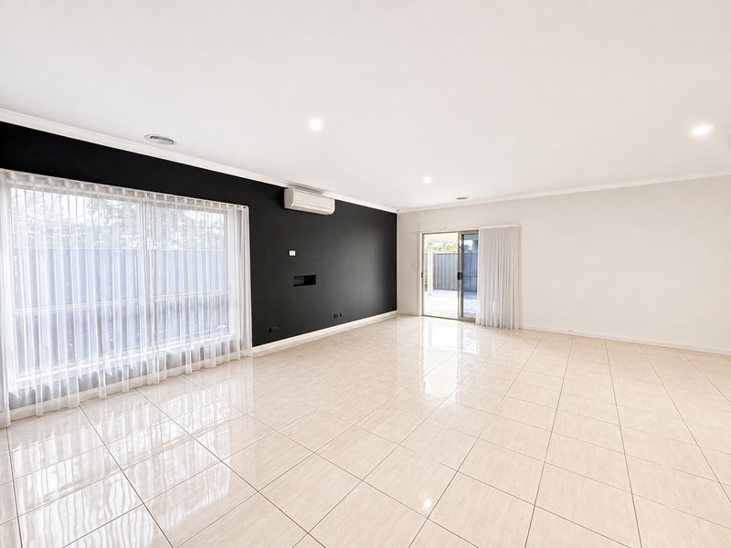 Photo - 14 Ginninderry Grange, Mernda VIC 3754 - Image 7