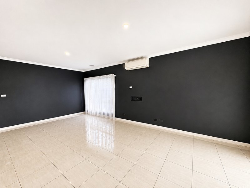 Photo - 14 Ginninderry Grange, Mernda VIC 3754 - Image 8