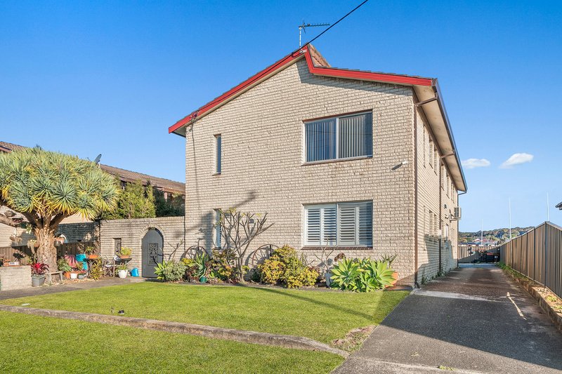 Photo - 1/4 Gipps Crescent, Barrack Heights NSW 2528 - Image 1