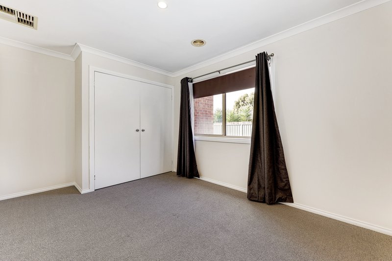 Photo - 14 Girraween Crescent, Craigieburn VIC 3064 - Image 12