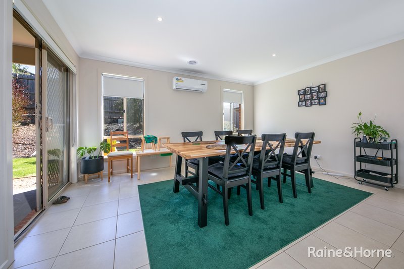 Photo - 14 Glastonbury Drive, Sunbury VIC 3429 - Image 5