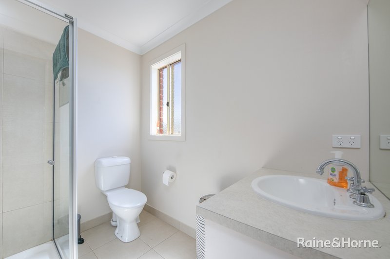 Photo - 14 Glastonbury Drive, Sunbury VIC 3429 - Image 8