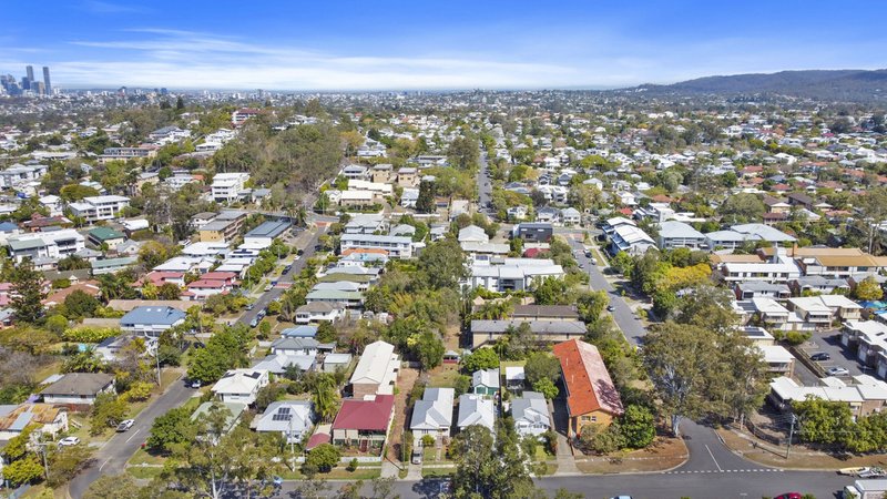 Photo - 14 Glenalva Terrace, Alderley QLD 4051 - Image 10