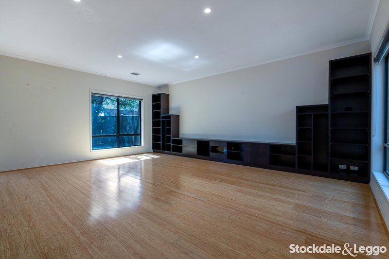 Photo - 14 Glengarry Place, Craigieburn VIC 3064 - Image 5