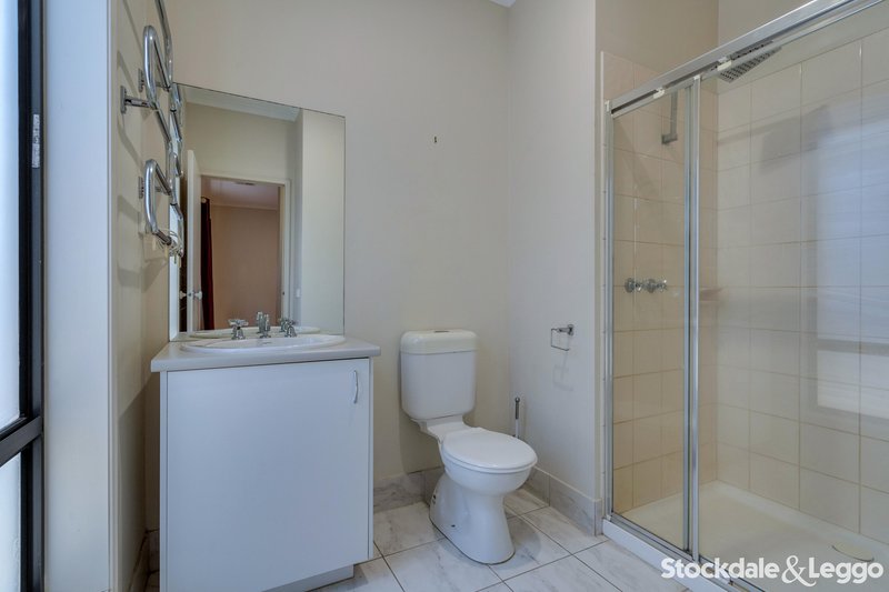 Photo - 14 Glengarry Place, Craigieburn VIC 3064 - Image 7