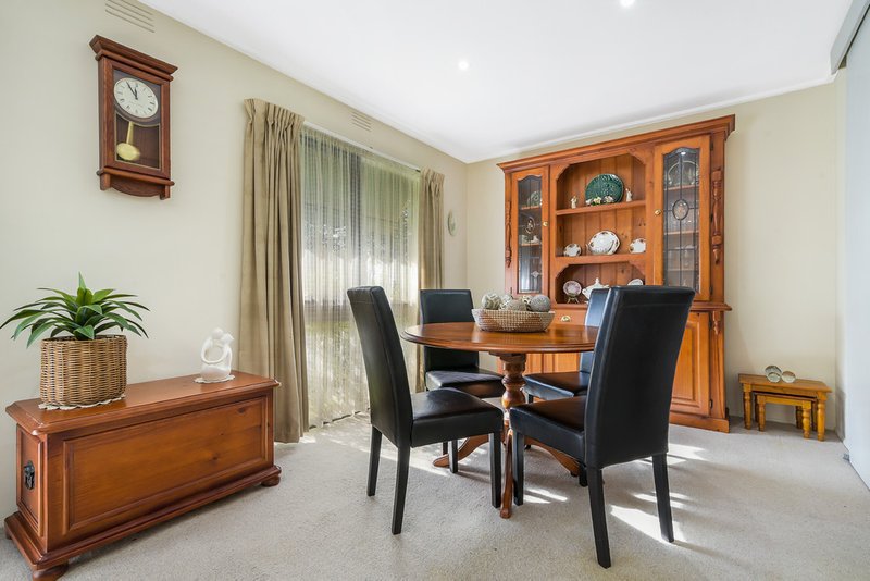 Photo - 14 Golden Grove, Glen Waverley VIC 3150 - Image 5