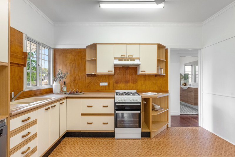 Photo - 14 Gorban Street, Holland Park QLD 4121 - Image 11