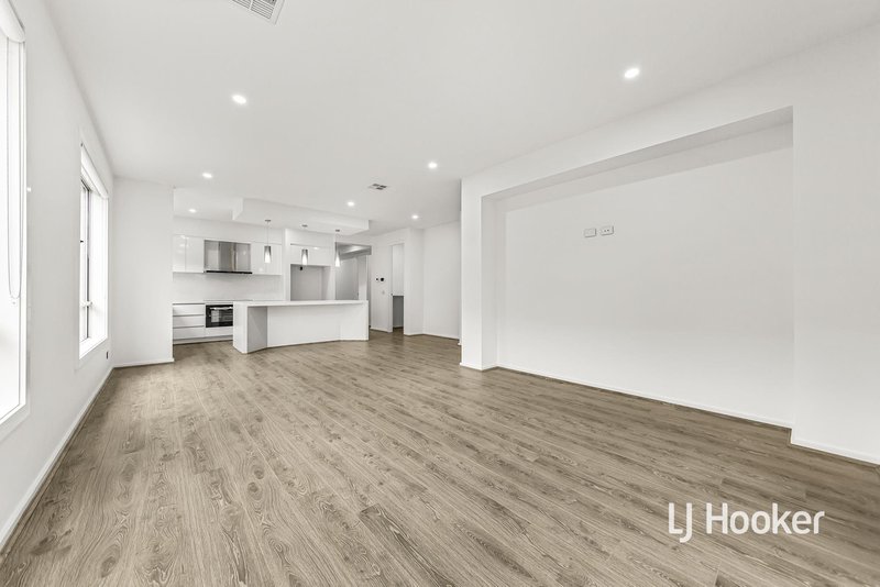 Photo - 14 Goshawk Road, Sunbury VIC 3429 - Image 3