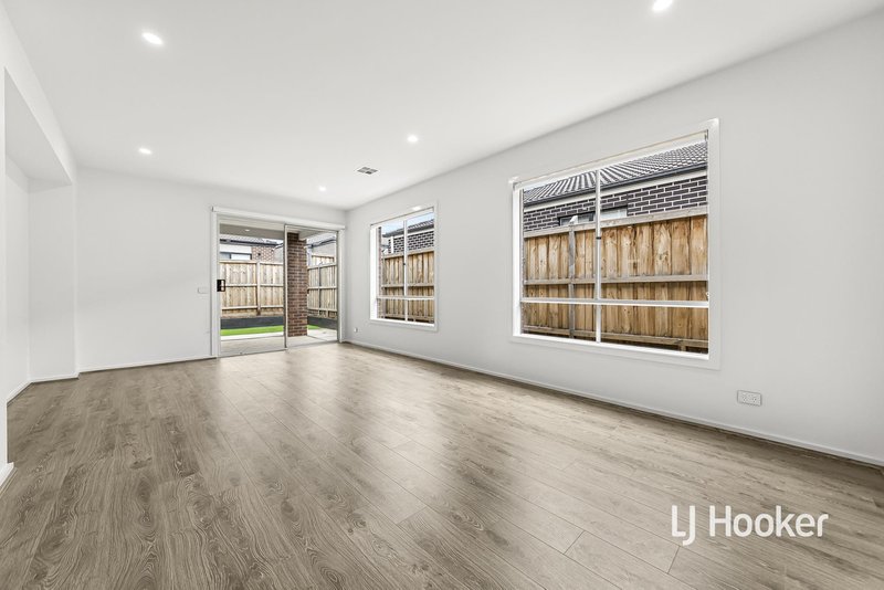 Photo - 14 Goshawk Road, Sunbury VIC 3429 - Image 4