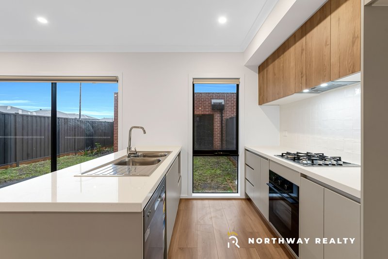 Photo - 14 Goss Walk, Donnybrook VIC 3064 - Image 8