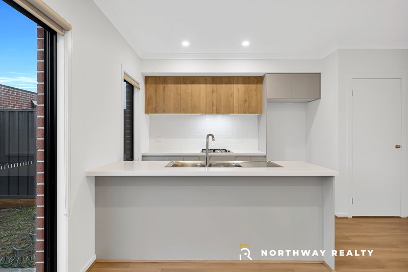 Photo - 14 Goss Walk, Donnybrook VIC 3064 - Image 9