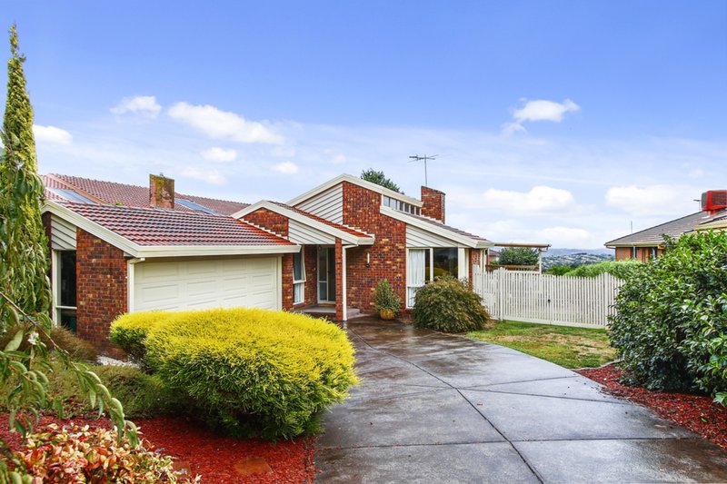 14 Greenbank Drive, Mooroolbark VIC 3138