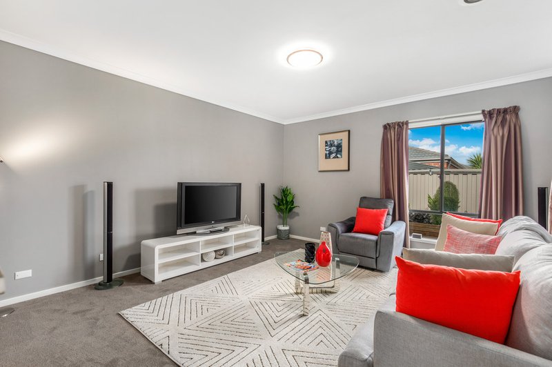 Photo - 14 Grenache Street, Point Cook VIC 3030 - Image 4