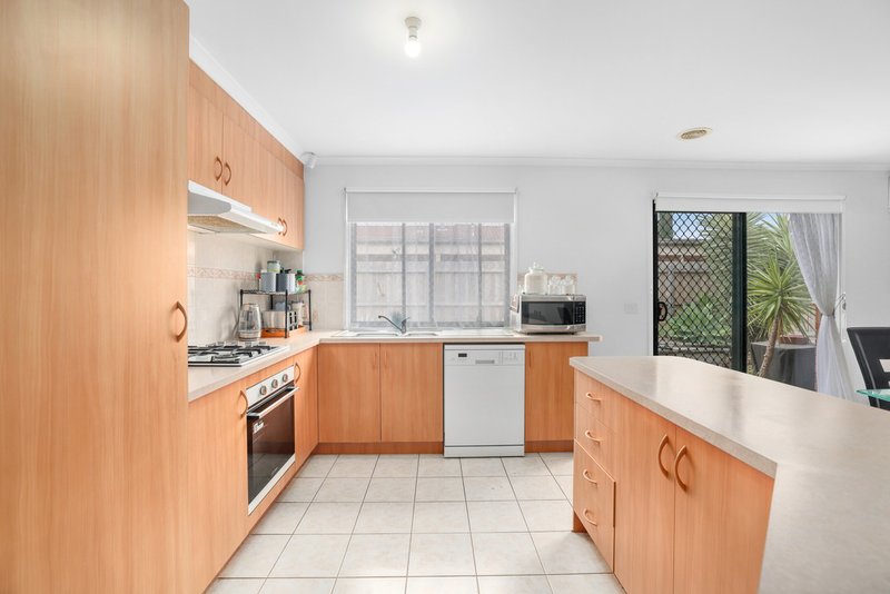 Photo - 14 Guyenne Court, Hoppers Crossing VIC 3029 - Image 4