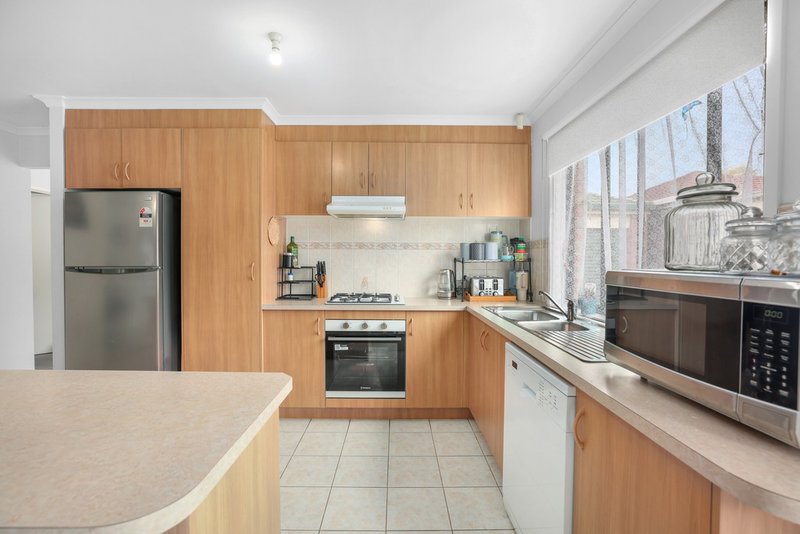 Photo - 14 Guyenne Court, Hoppers Crossing VIC 3029 - Image 5