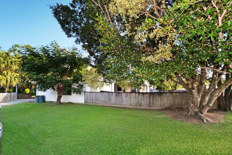 Photo - 14 Gympie Street North, Landsborough QLD 4550 - Image 2