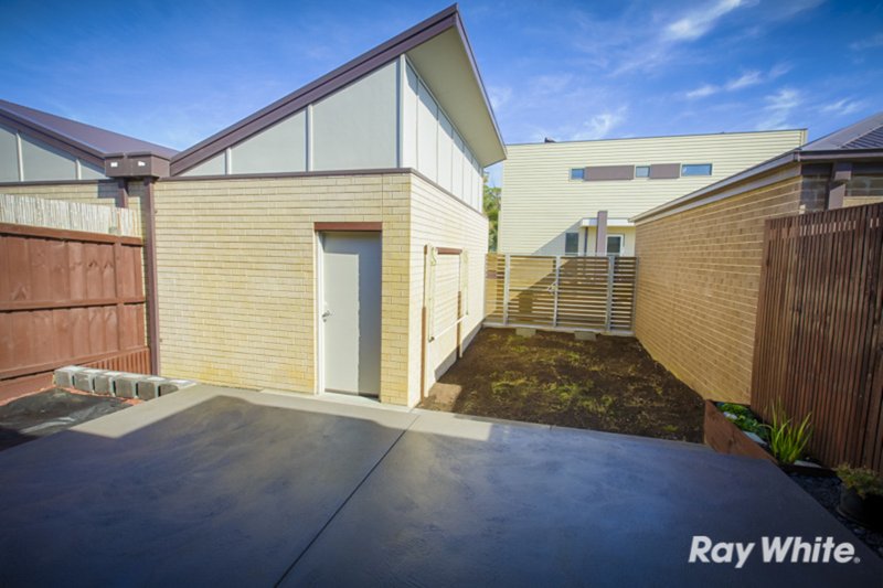 Photo - 14 Haakman Way, Pakenham VIC 3810 - Image 11