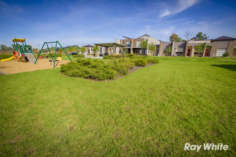 Photo - 14 Haakman Way, Pakenham VIC 3810 - Image 12