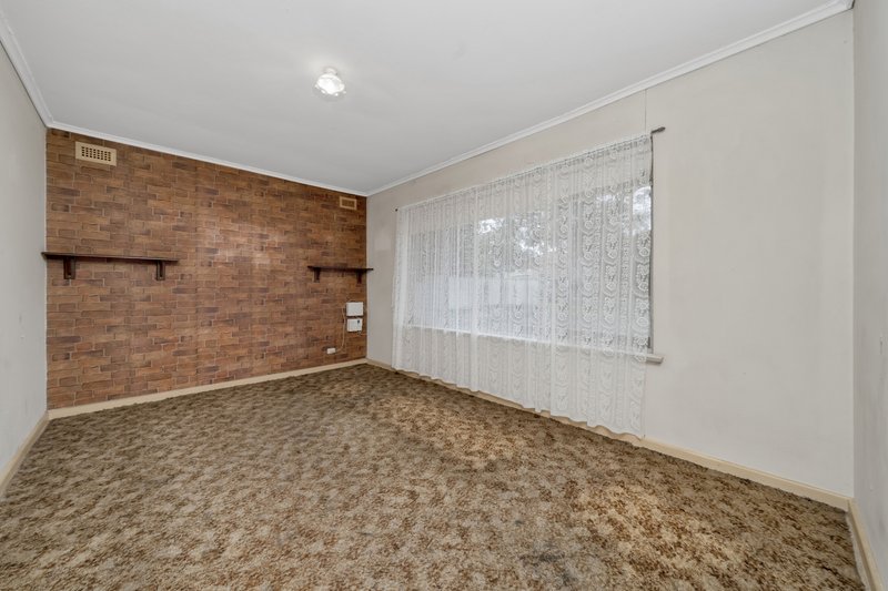 Photo - 14 Hampshire Crescent, Valley View SA 5093 - Image 7