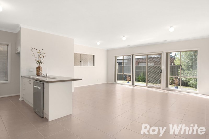 Photo - 14 Harlesden Circuit, Pakenham VIC 3810 - Image 4