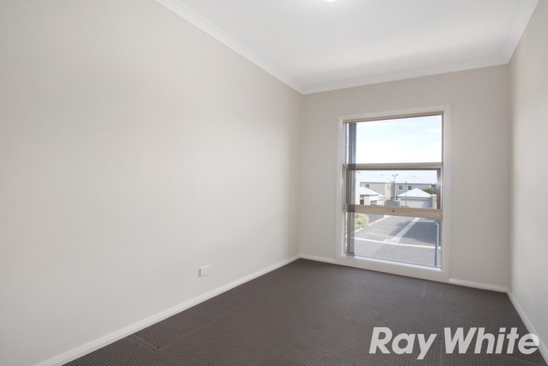 Photo - 14 Harlesden Circuit, Pakenham VIC 3810 - Image 10