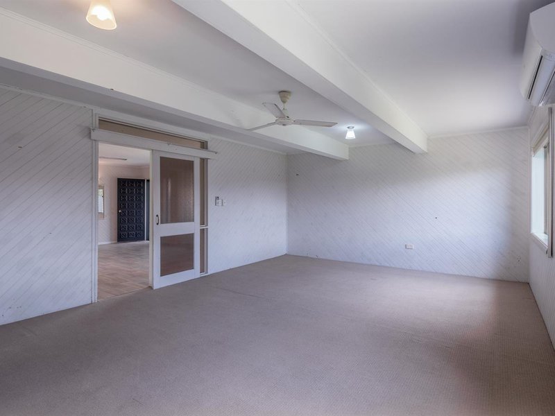 Photo - 14 Harper Close, Manunda QLD 4870 - Image 7