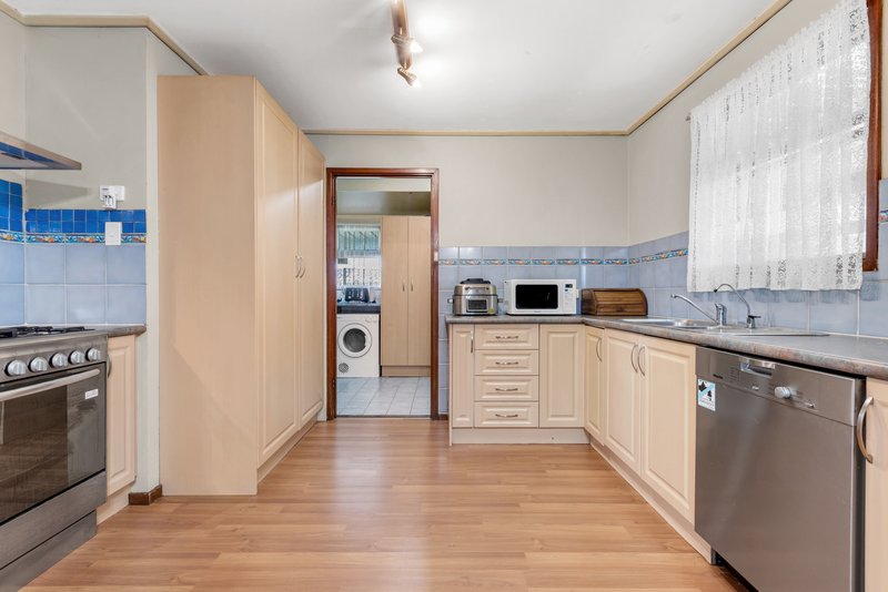 Photo - 14 Haslam Crescent, Elizabeth Vale SA 5112 - Image 5