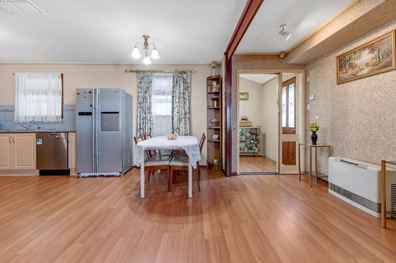 Photo - 14 Haslam Crescent, Elizabeth Vale SA 5112 - Image 9