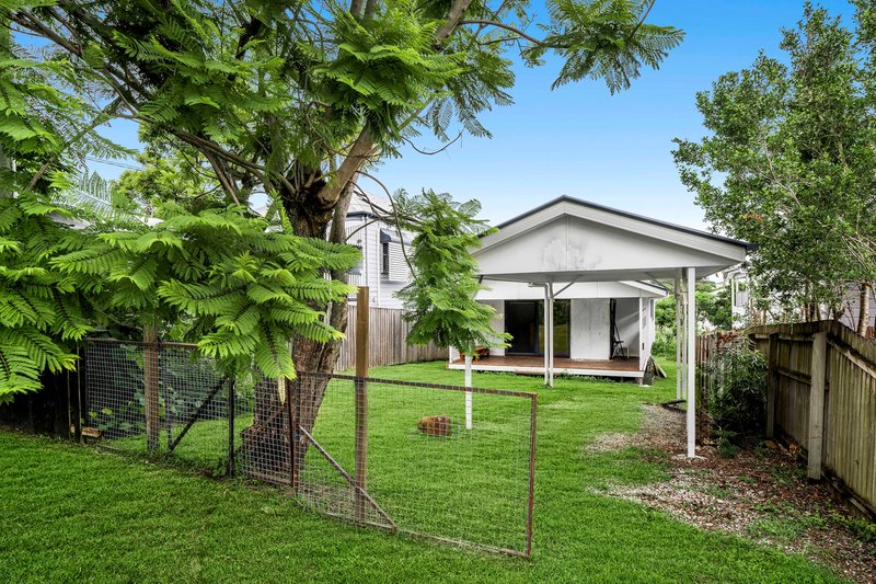 Photo - 14 Haylock Street, Wynnum QLD 4178 - Image 2