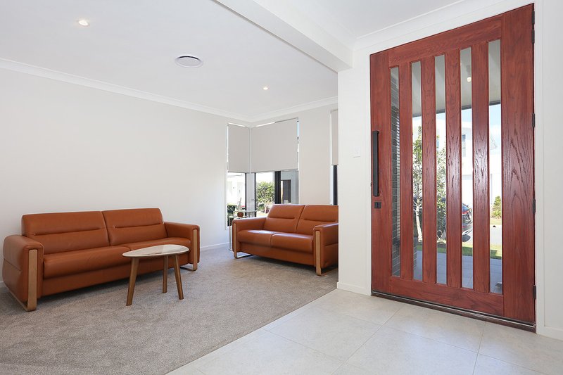 Photo - 14 Headway Street, Nerang QLD 4211 - Image 2