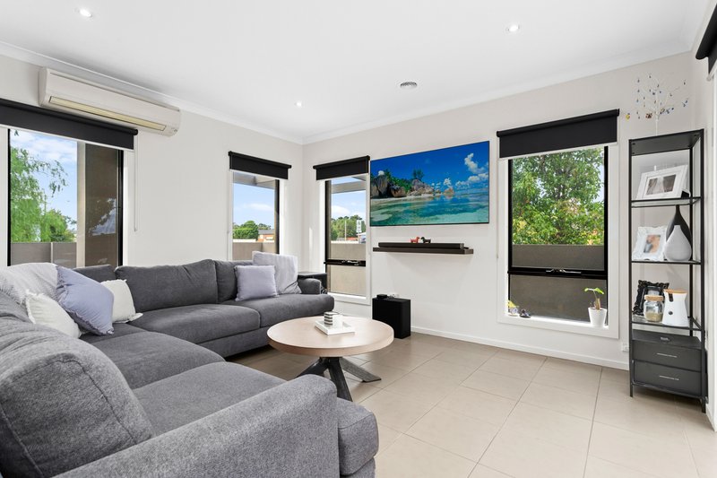 Photo - 14 Helios Walk, Epping VIC 3076 - Image 5