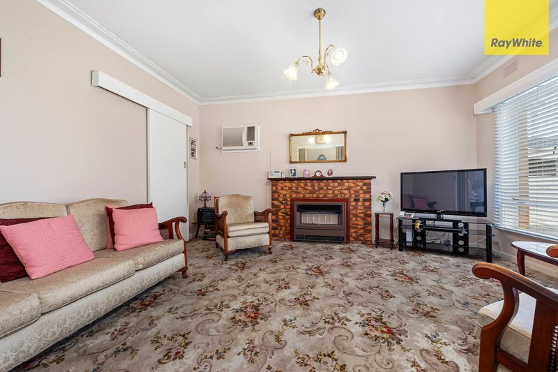 Photo - 14 Henry Street, St Albans VIC 3021 - Image 3