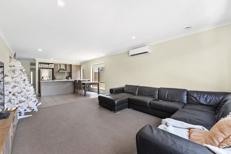 Photo - 14 Heracles Lane, Cranbourne West VIC 3977 - Image 7