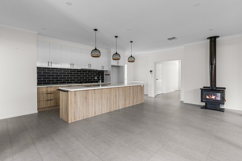 Photo - 14 Heseltine Circuit, Gawler South SA 5118 - Image 9