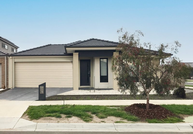 14 Highbury Road, Clyde North VIC 3978