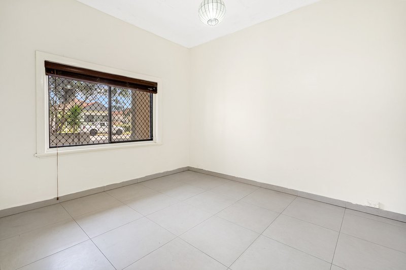 Photo - 14 Highworth Avenue, Bexley NSW 2207 - Image 4