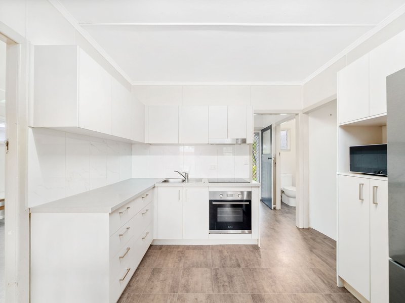 Photo - 14 Higlett Street, Scarborough QLD 4020 - Image 2