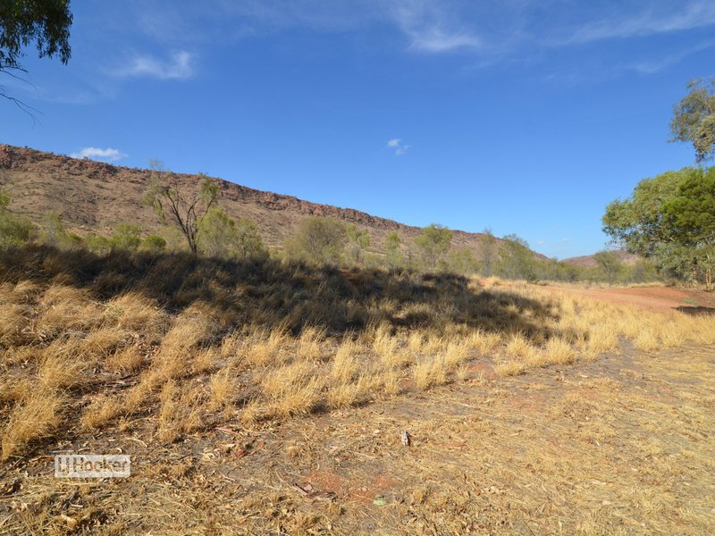 Photo - 14 Hillside Gardens, Desert Springs NT 0870 - Image 17