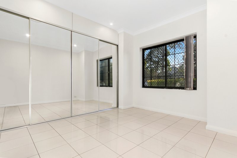 Photo - 14 Hillview Street, Roselands NSW 2196 - Image 8