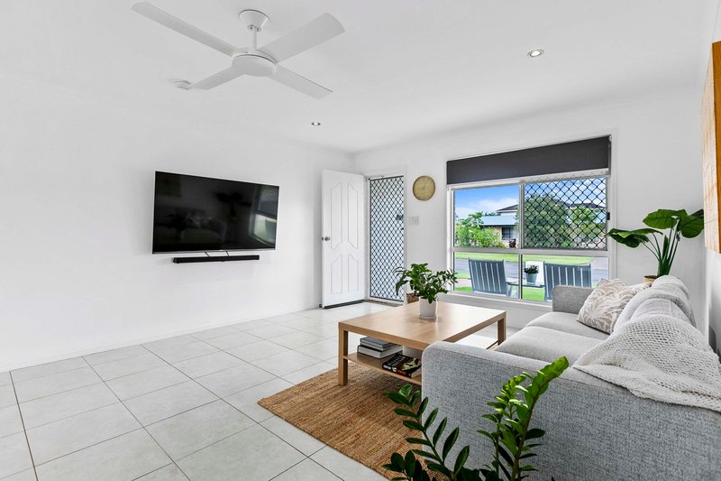 Photo - 14 Hood Street, Urangan QLD 4655 - Image 4