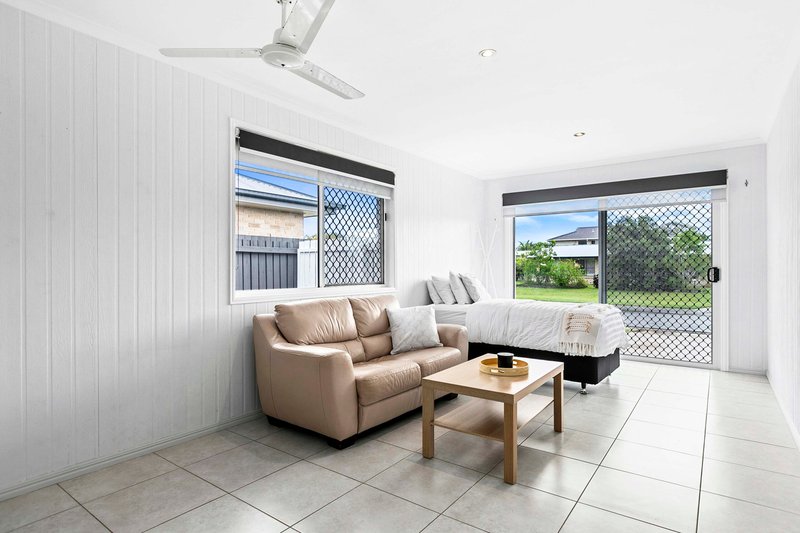 Photo - 14 Hood Street, Urangan QLD 4655 - Image 13