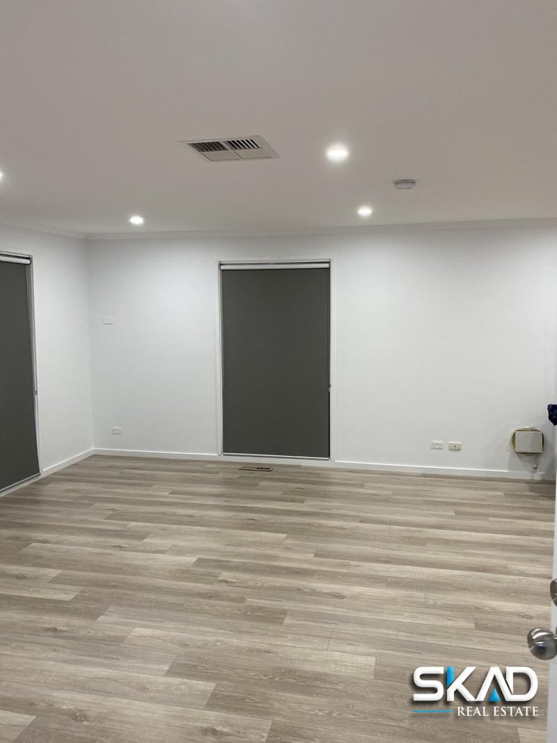 Photo - 1/4 Hoop Court, Mill Park VIC 3082 - Image 3