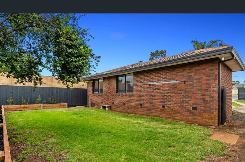 Photo - 14 Hornbuckle Cres , Melton VIC 3337 - Image 9