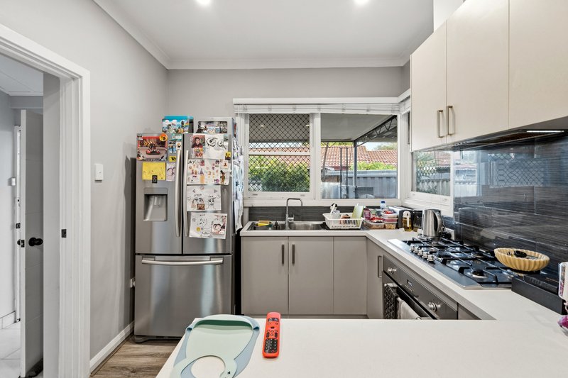 Photo - 14 Hoskin Street, Cloverdale WA 6105 - Image 4