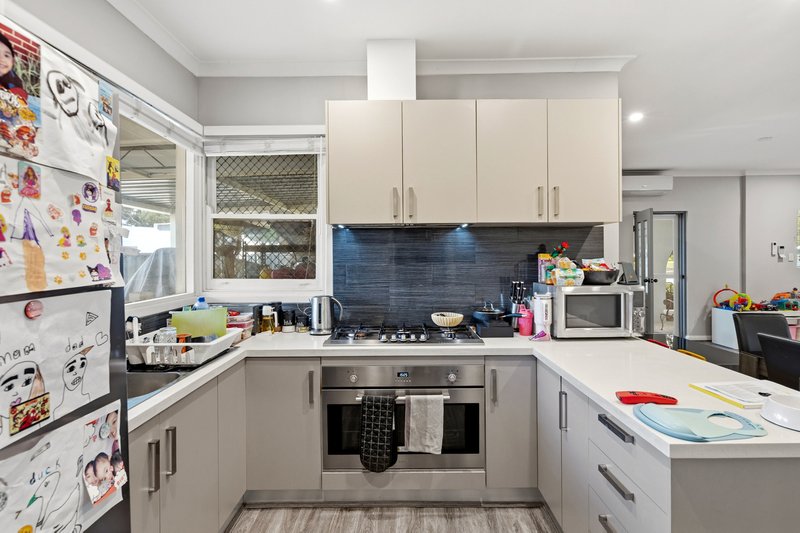 Photo - 14 Hoskin Street, Cloverdale WA 6105 - Image 5