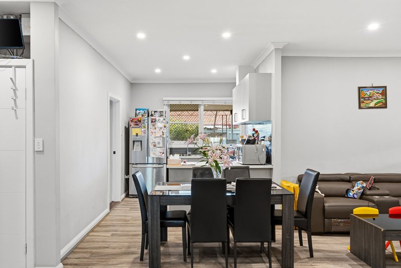 Photo - 14 Hoskin Street, Cloverdale WA 6105 - Image 6